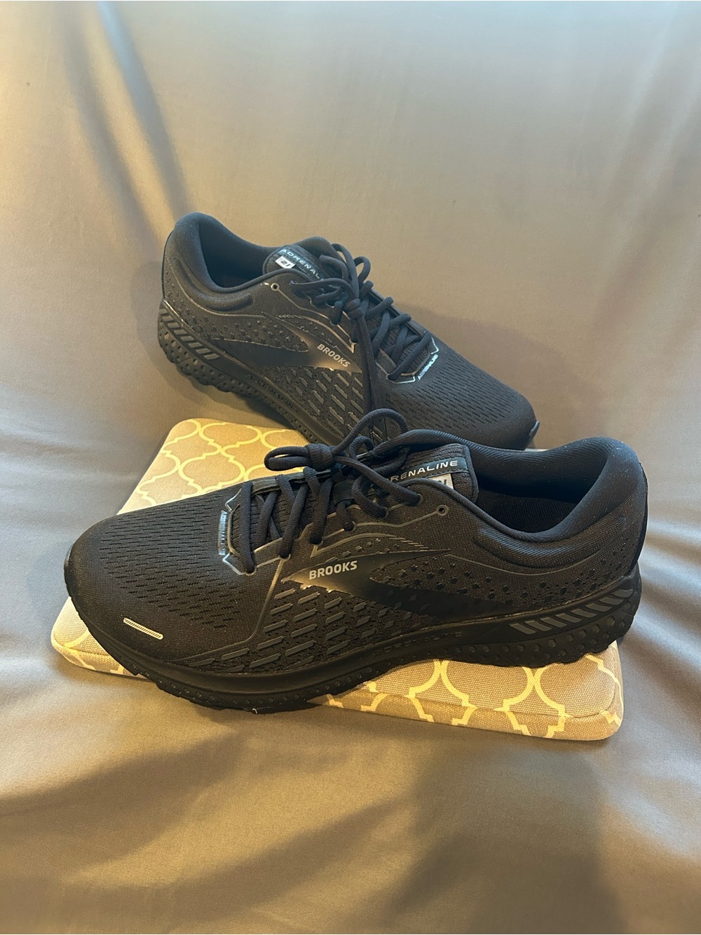 Brooks Black Mesh Lace-Up Running Sneakers (BRAND NEW / NEVER WORN) - Picture 6 of 16